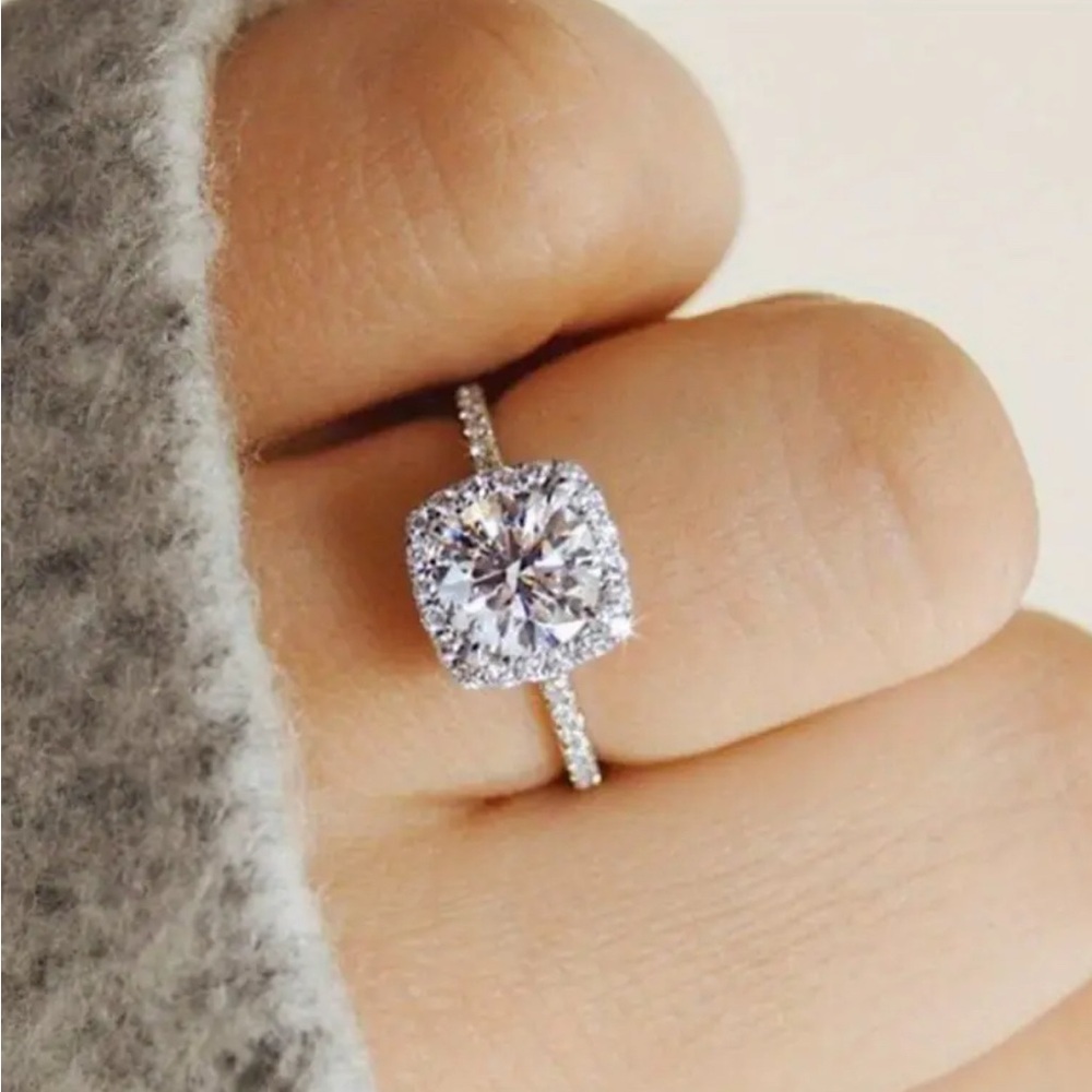 NEW SIZE 5 gorgeous‎ ring